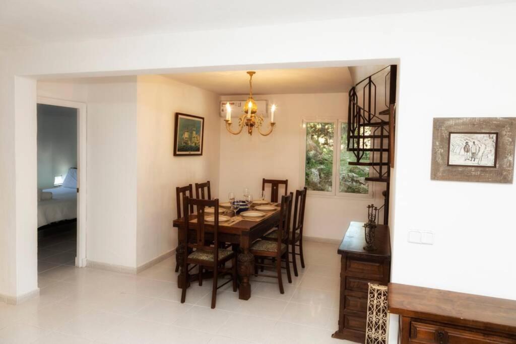 Villa Cecylia Es Canutells Bagian luar foto